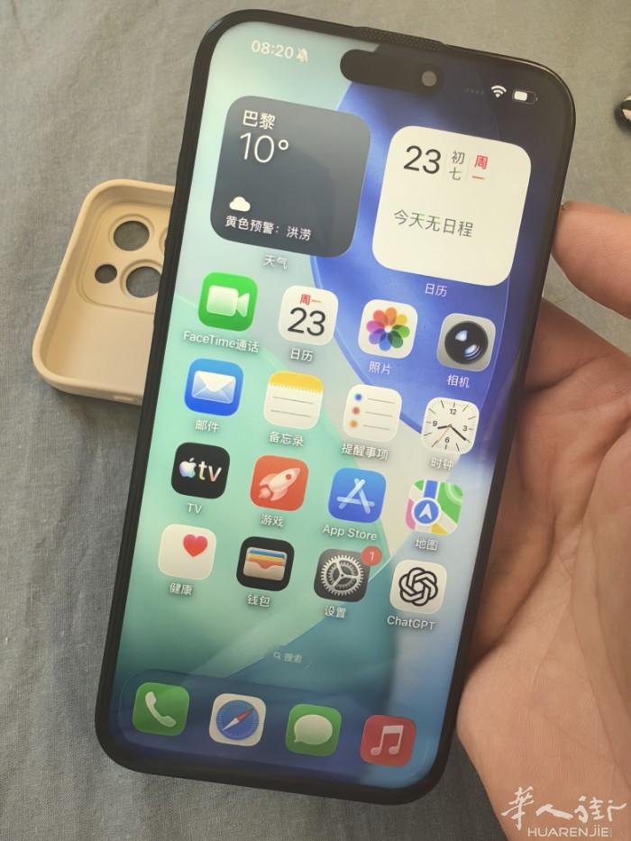 出IPHONE 15Promax 蓝色，正常使用很痕迹。已经过保，屏幕摔坏过，换