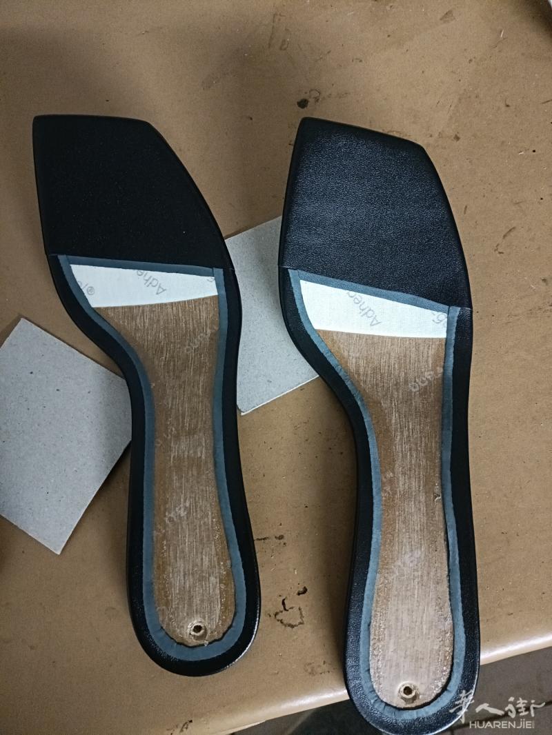 本工厂招一名包鞋底工人，有兴趣的打3242601515谢谢！