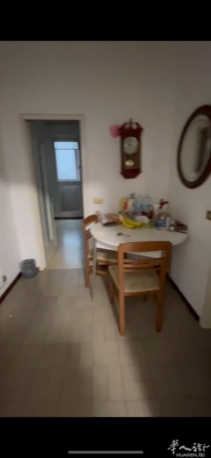 红线地铁口旁住房分租，两室一厅分租一个房间价格550元全包所有费用，水电气卫生管