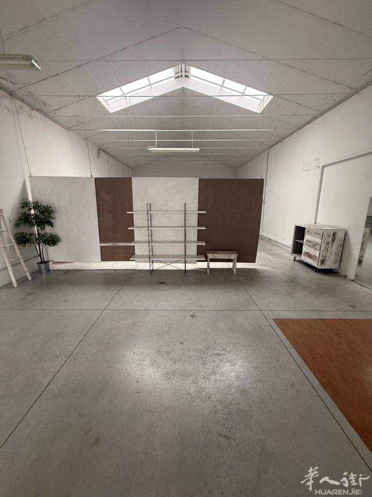 Via roma Conad超市附近130平新工厂出租，房租1300没有iva