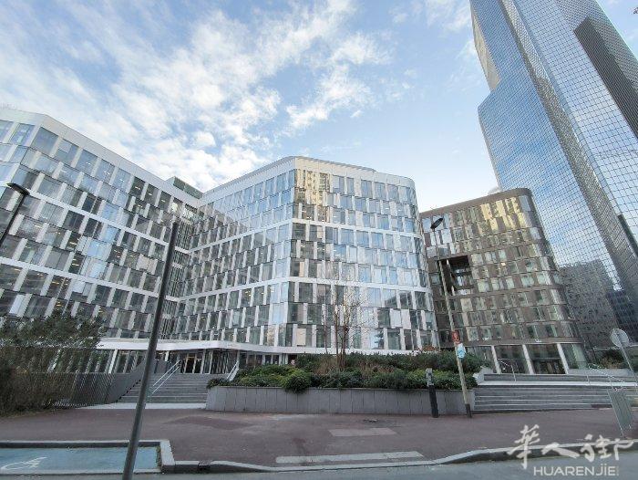 92 Courbevoie近la défense 中央供暖热水两室一厅家具齐全即