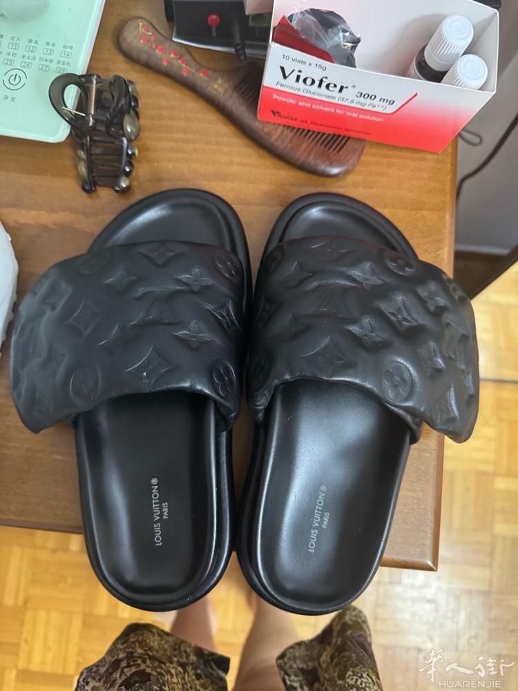 出2双鞋子.lv一双36码.酷奇36码一双.99新.酷奇没穿过2双鞋3000人民
