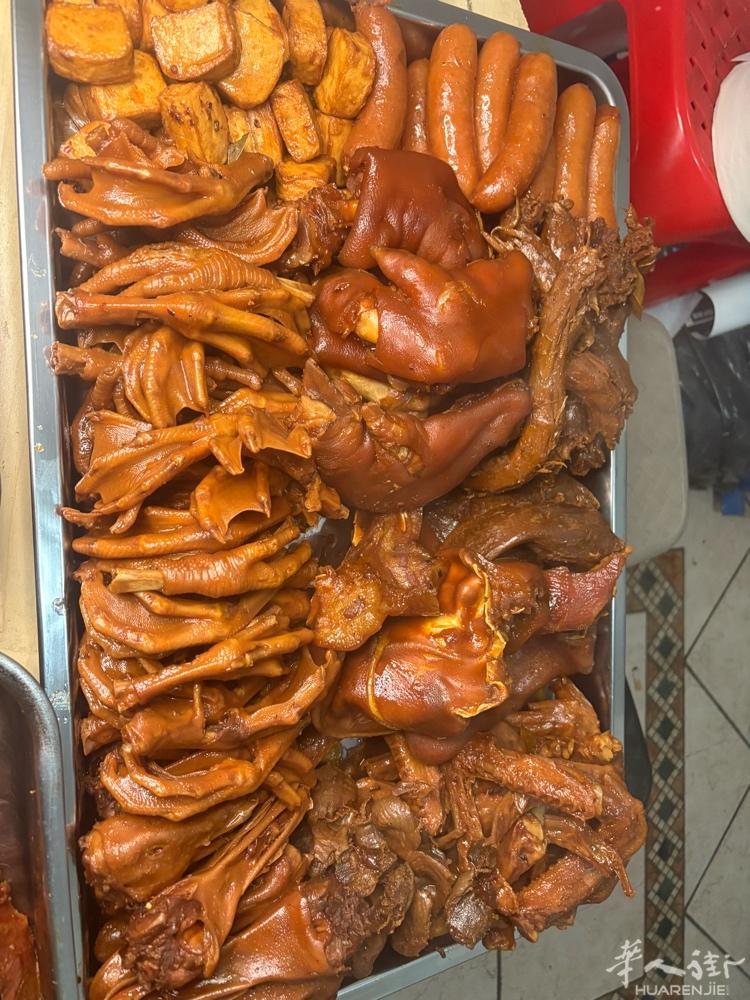 本人精通卤味，烧烤 可合作 也可上班有需要的老板们联系我哟