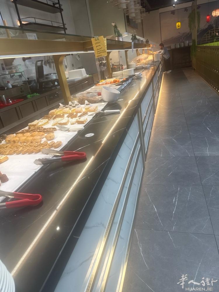 需要二手九成新自助餐厅请看过来， 廉价出售， 有冷柜有热柜 ，下月初，  意者电