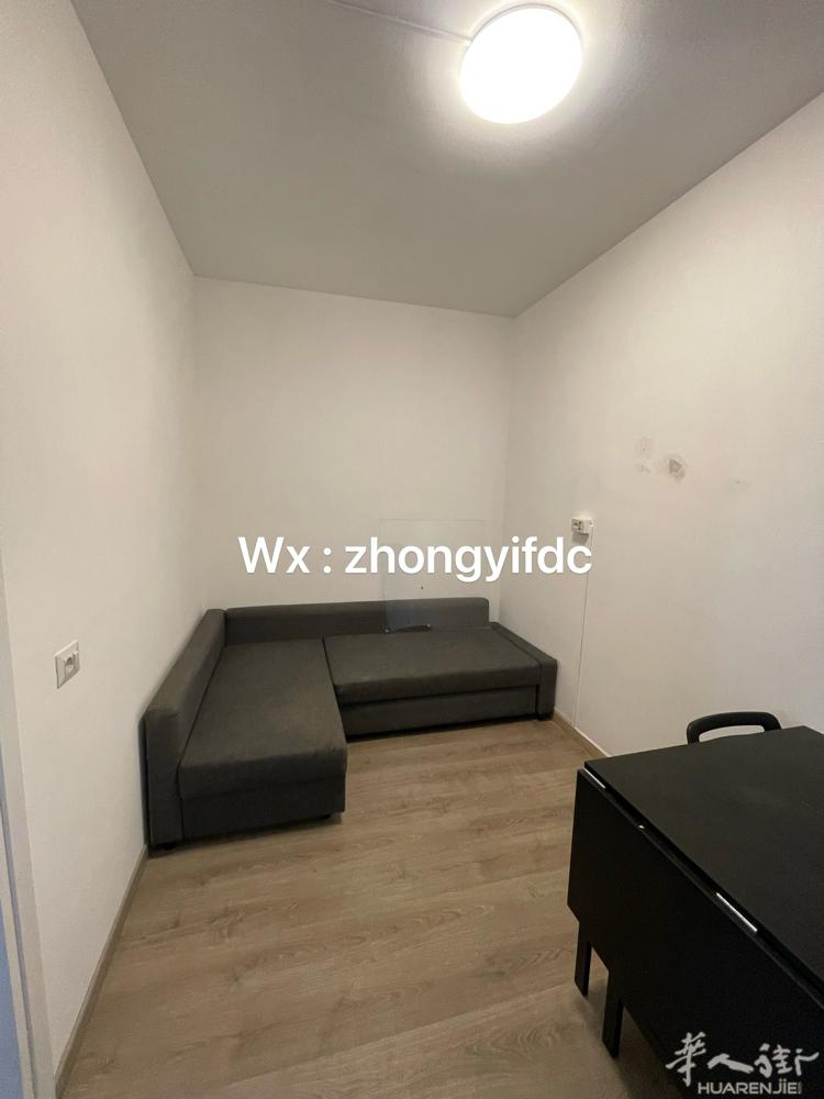 📍出租华人街一室一厅  二楼无电图 💰租金 1350 包括物业费 压二付一