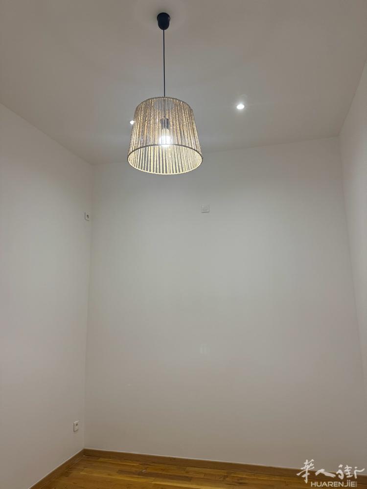 巴黎三区RUE BEAUBOURG 有Studio出租，近地铁Art et Me