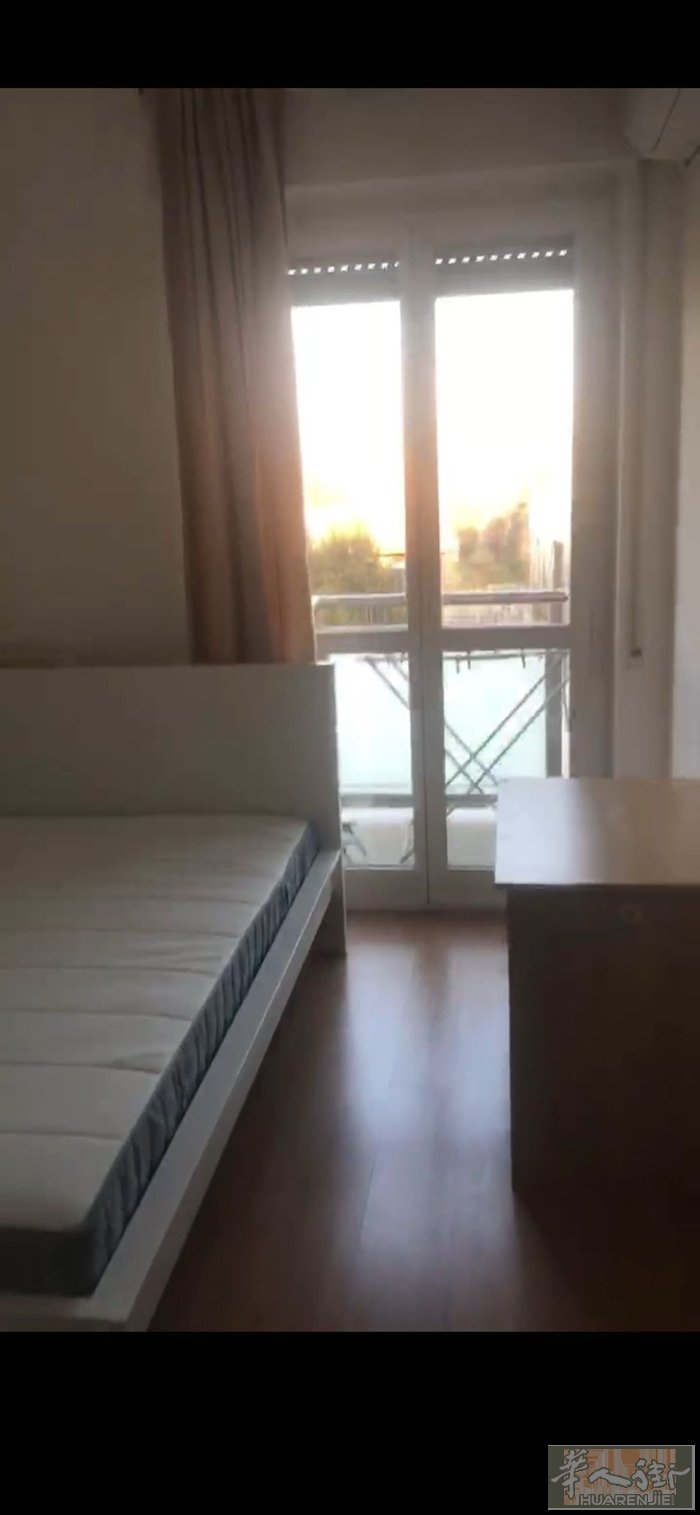 comasina地铁口附近