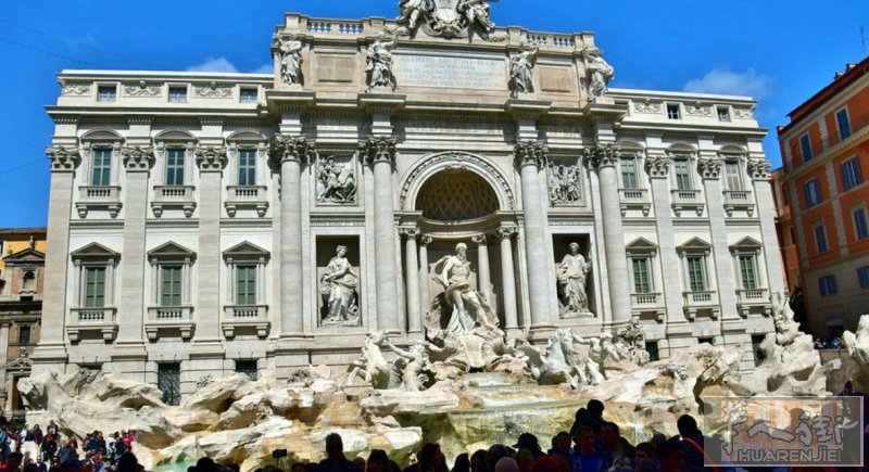 📍 地址：Piazza di Trevi, 87/88 – Roma 正对 T