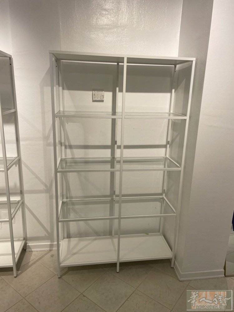 出售9.9层新的服装店货架 挂服装 包包 鞋子多可以 有需要电话联系331167
