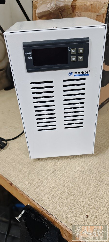 鱼缸恒温冷水机，全新。水管插头全在。说明书也还在。72w。20升处理量。买来后，