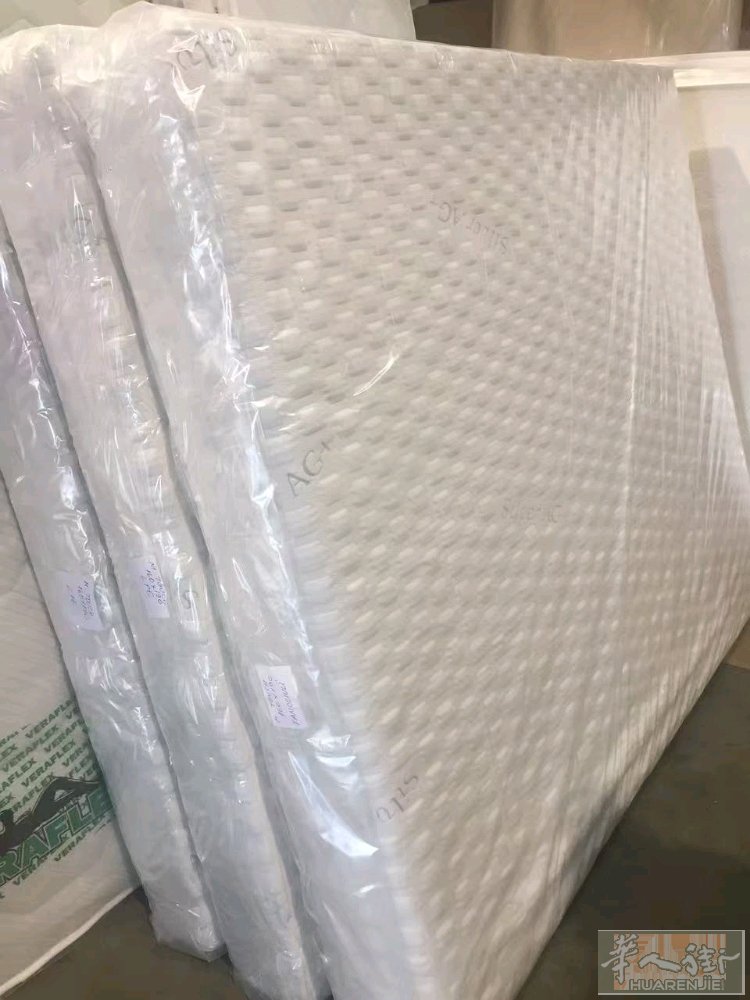 出售床垫床架，上下铺，折叠床米兰及周边免费送货上门！有国人喜欢硬点的，还有适合餐