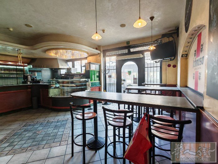 ferrara 市内酒吧pub 36年老店转让 日营业额1500 去年7月23w