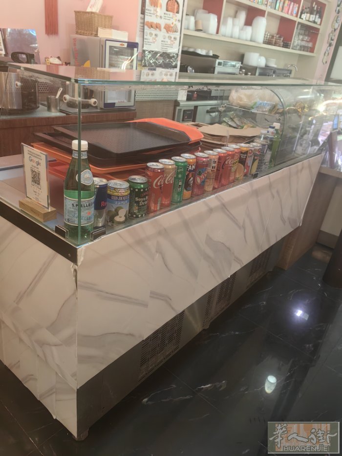pokebol柜子出售，1米八长，只用过l个月，九成新，意者请电07679877
