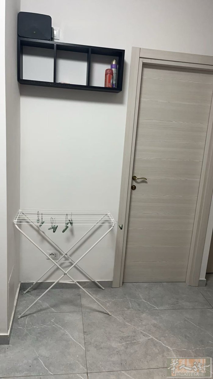 小房间出租，位置很好loreto，离中央火车站走路10分钟坐地铁就几个站，华人街