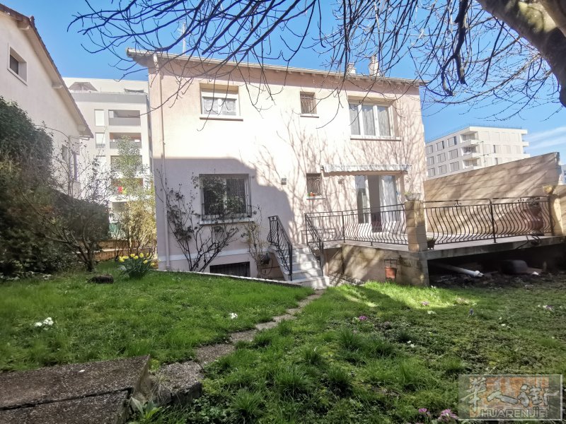 94 VITRY T9  A VENDRE MAISON 8 PIECES 176 M²