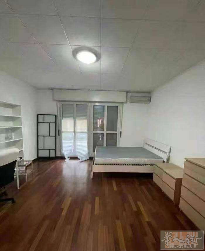 米兰大单间出租 🏠✨ 620欧 3月1起租  📍 地址：Via Appenn