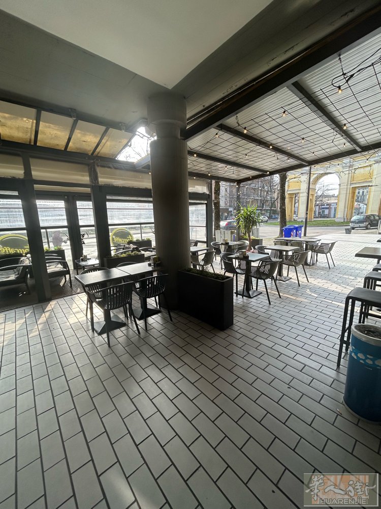 parma 酒吧转让  位于 via emilia est 86B 房租2000
