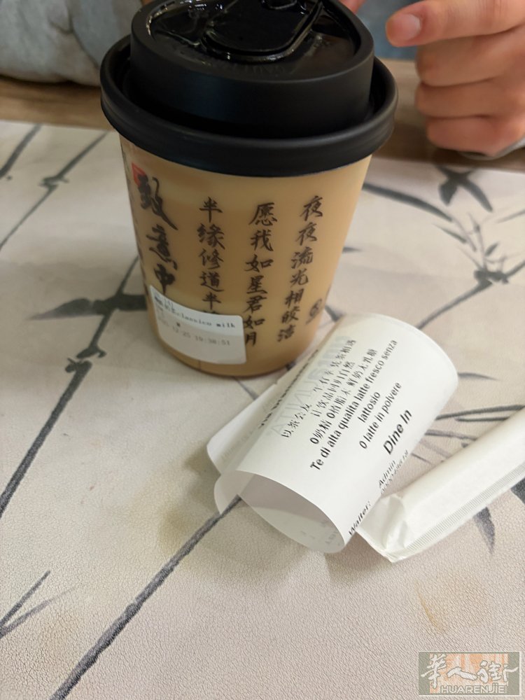 都灵边百货小店招一名收银，可包住，或包车费坐车到市中心40min，1600-18