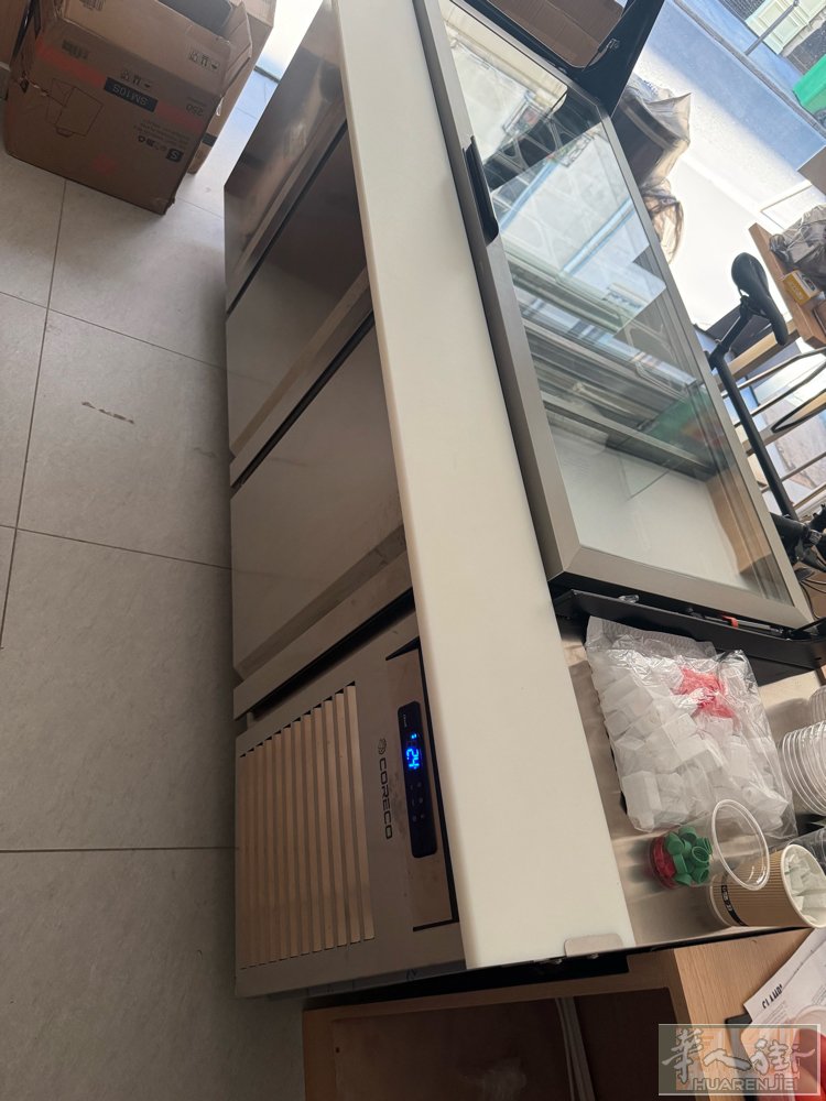 卖salade bar corecco avec vitrine  refere