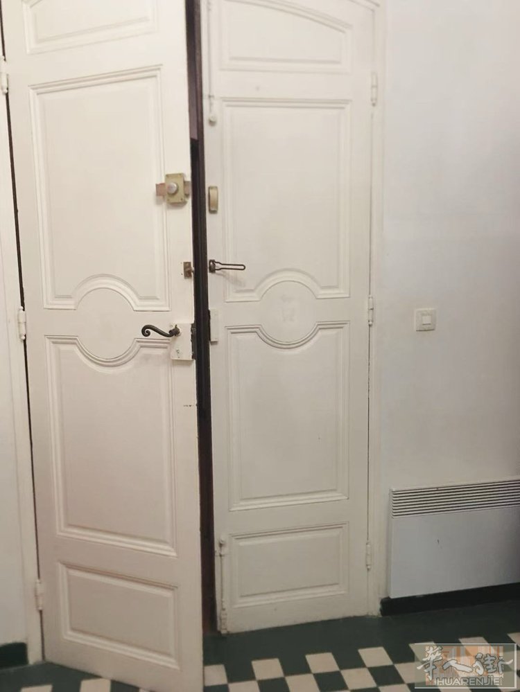 Aix en provenc市中心studio,17平方。学生或实习生。490一