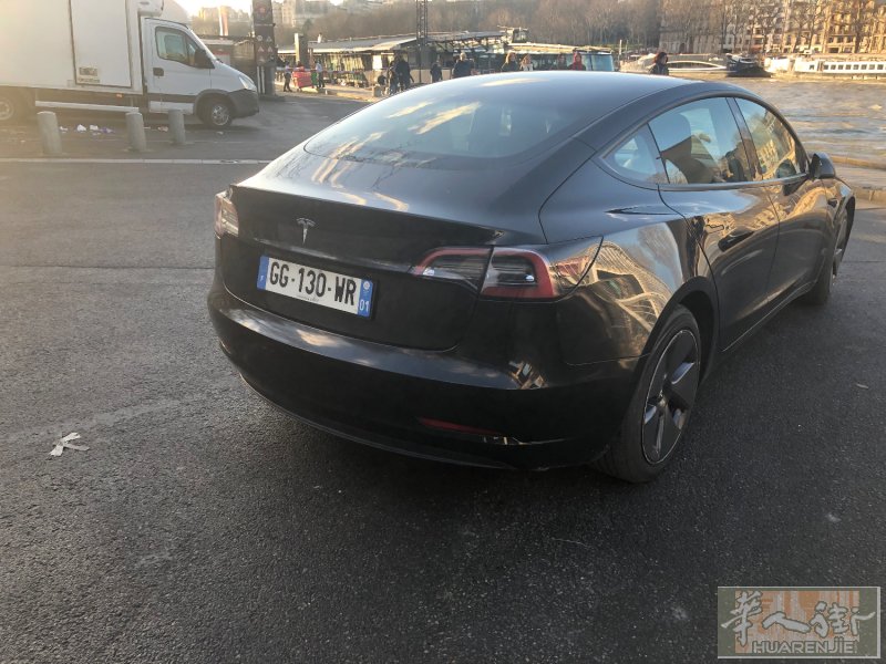 特斯拉model 3Tesla model 3公里数：110 000年份：2022年6月电池充满420 km家里充低于10€ 充满，公共充电晚8点-早8点封顶12€