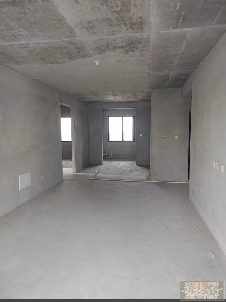 西西里岛 本人装修多年 有专业的团队 住家 餐馆 百货店 美甲店 以及宾馆 民宿