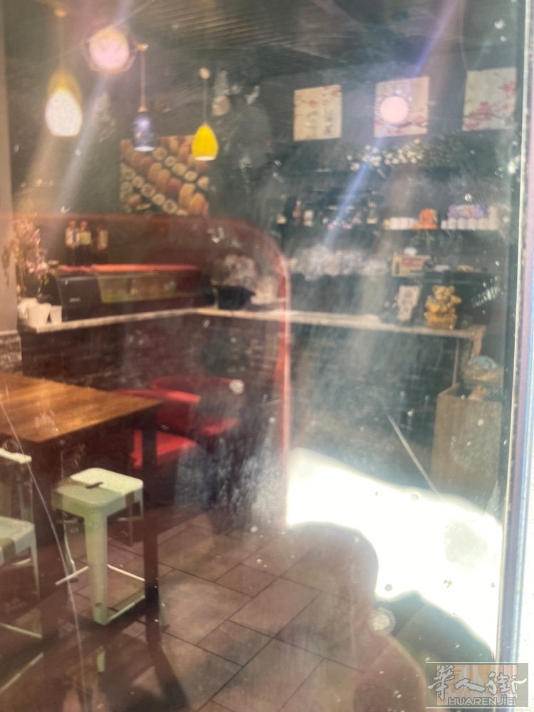 Genova via piacenza 54r 出售一家老打包店，低价出售2个，