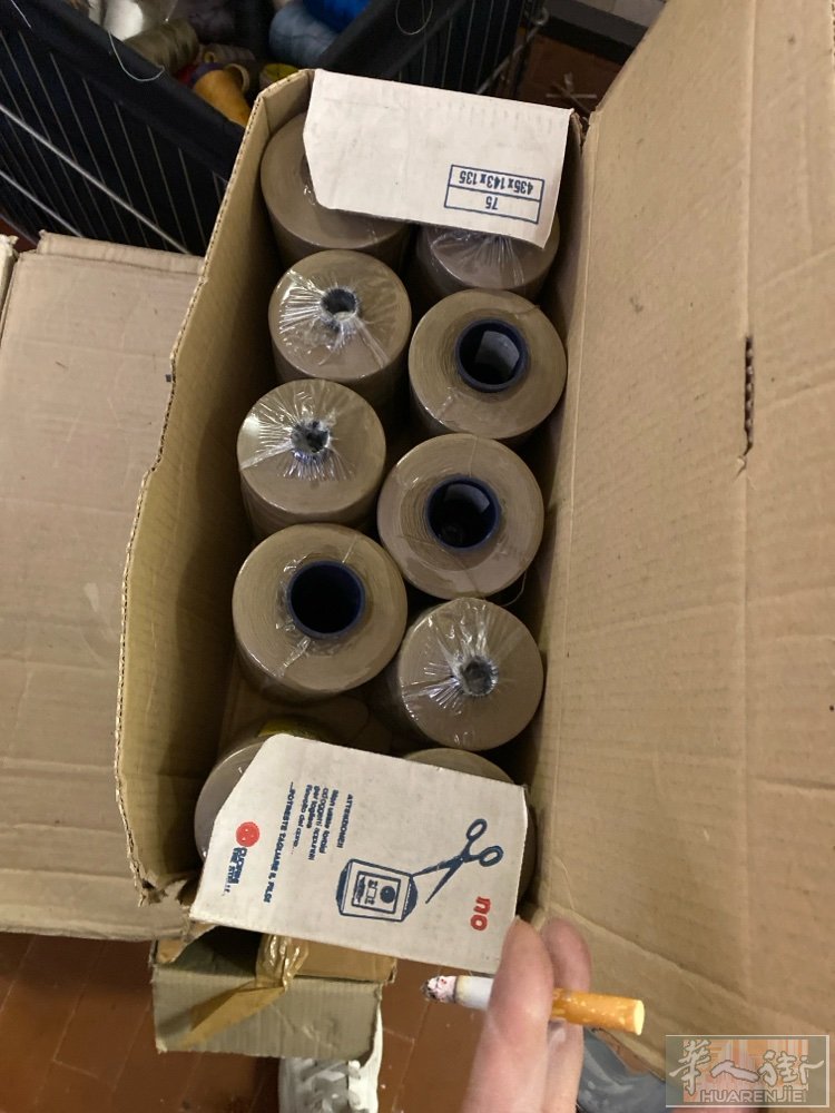 工厂处理鞋包各种线色都是全新的，单个一块钱处理，还有各种布衣线。有需要的联系