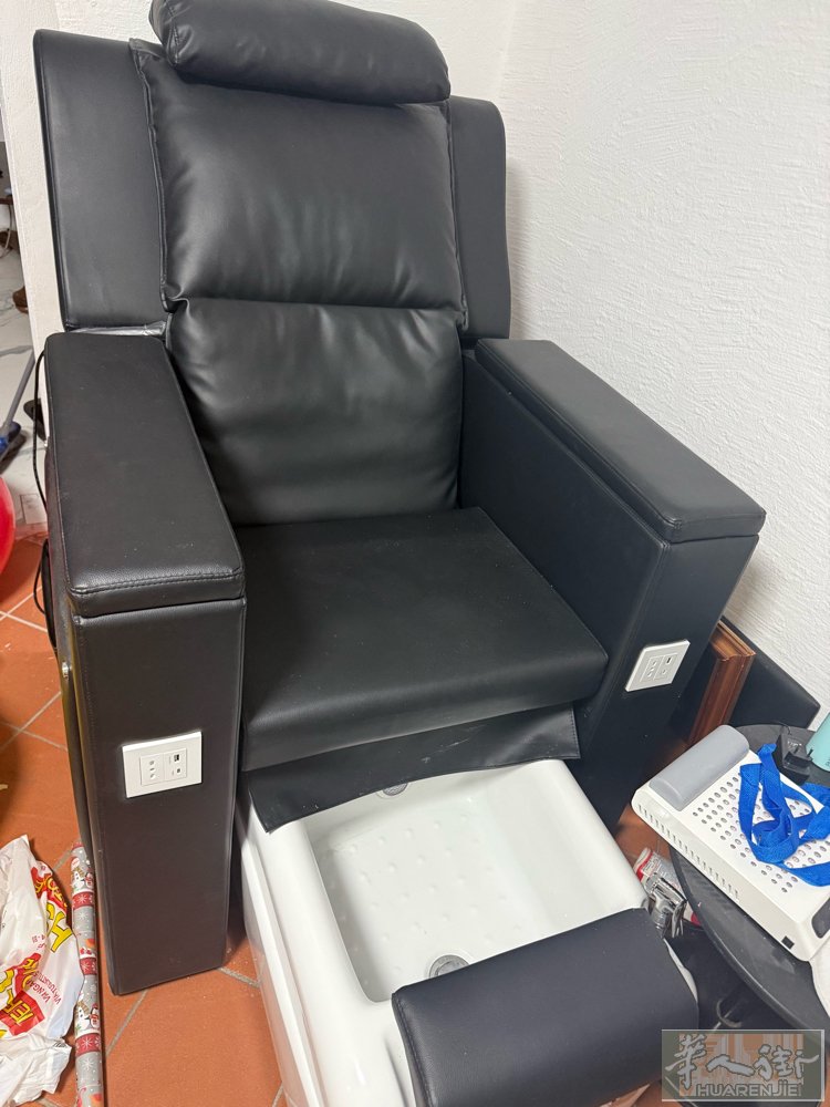 全新的只用了几次，原价1700现在甩卖，