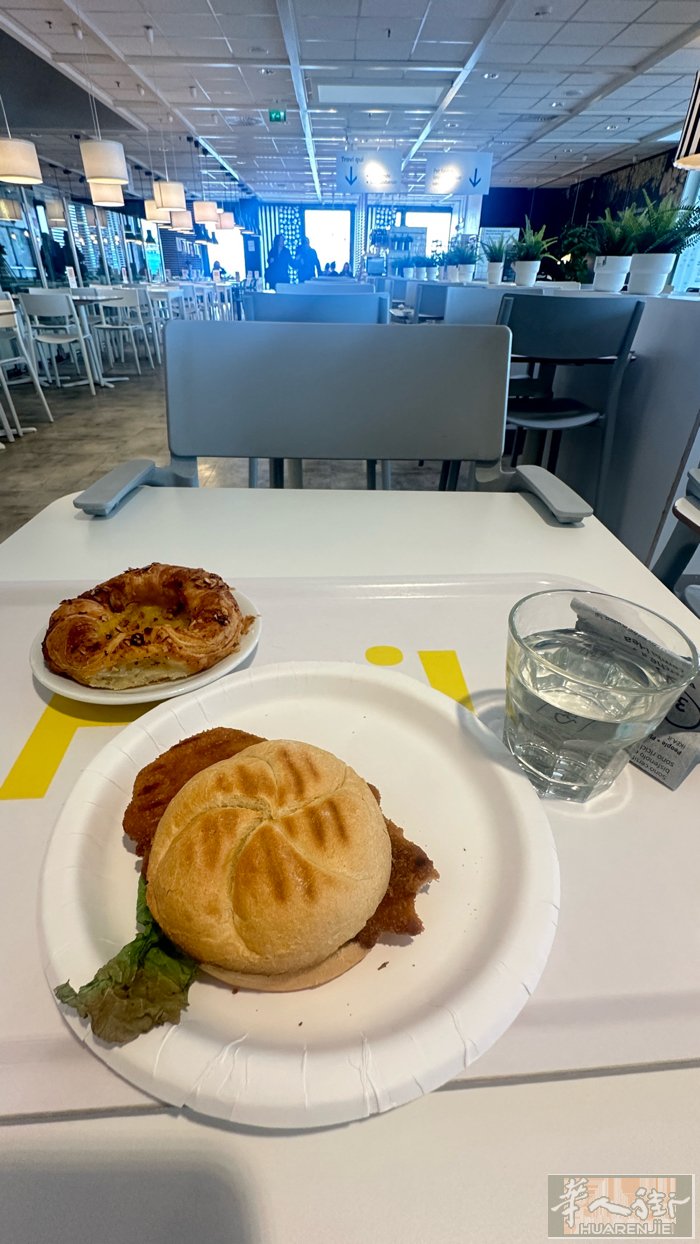 都灵出租rec 有需要的联系我 yi3271655786 本人还可以提供餐饮的企