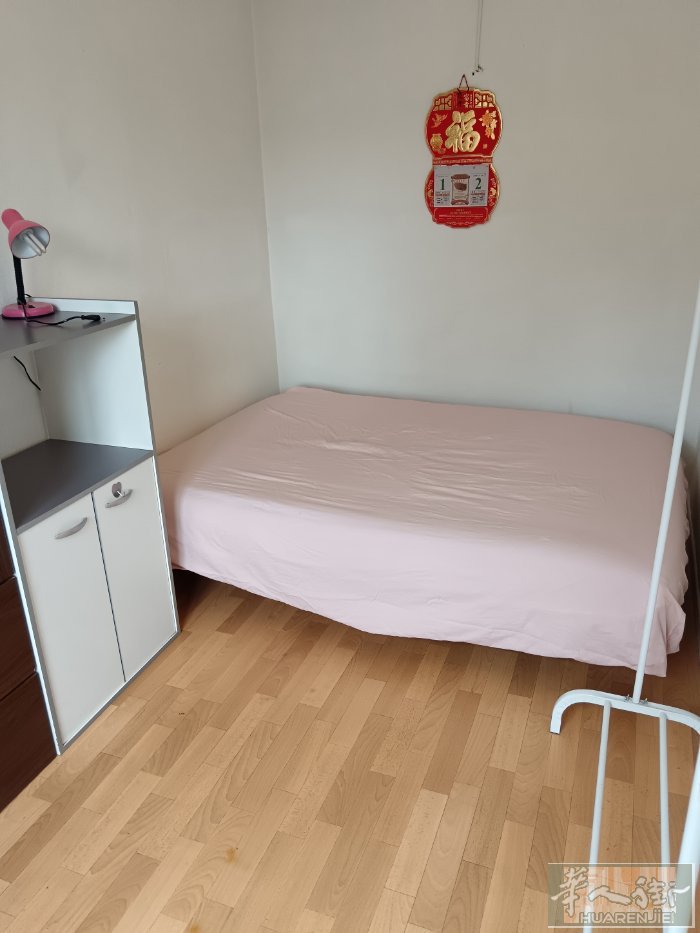 小巴黎 11 号线place des fête 独立房间，找一位长期有工作爱干净