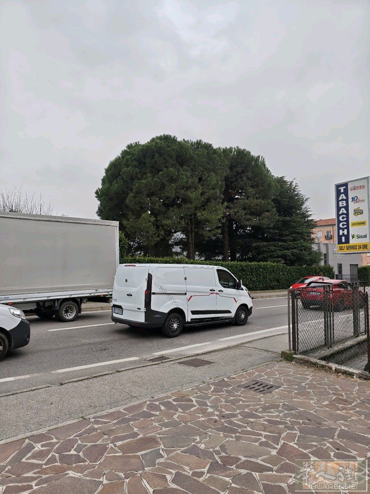 独家出售 米兰边 lecco 附近 去往Bergamo 国道上 酒吧+烟吧+冰淇
