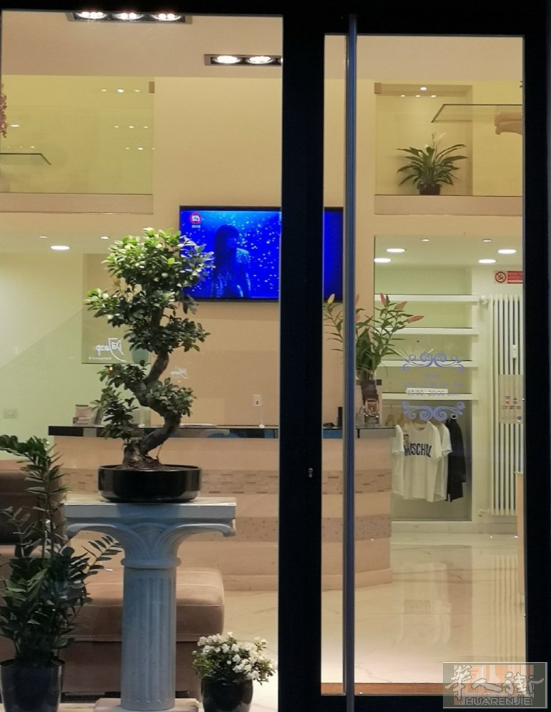 米兰市区美甲店诚招美甲中工、带薪美甲学徒