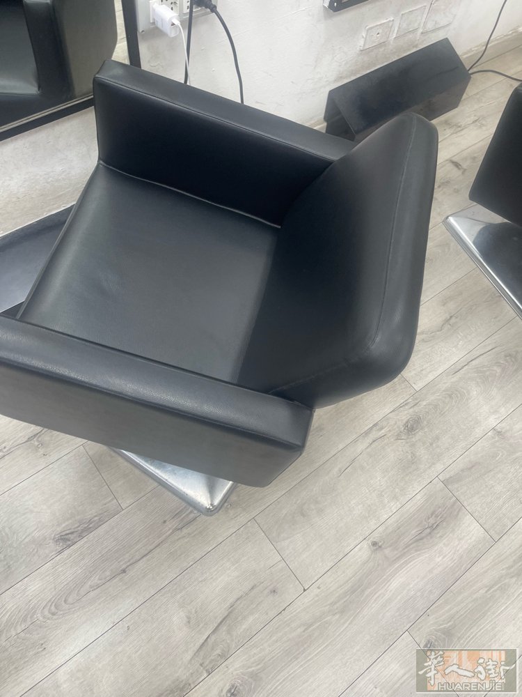 理发店4月关门，有人需要便宜打包带走自提 需要的➕ 微信25266049