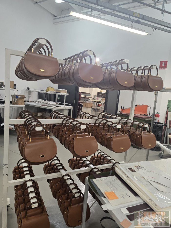 皮包工厂招聘熟练油漆工备居留布雷西亚 Brescia