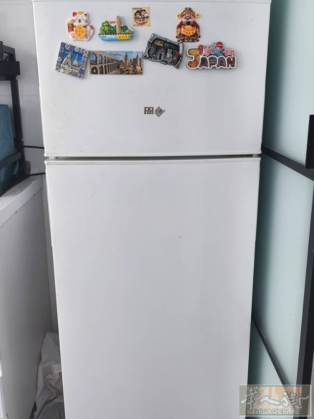 马德里出售far牌子的冰箱1台自取，九成新，价格8