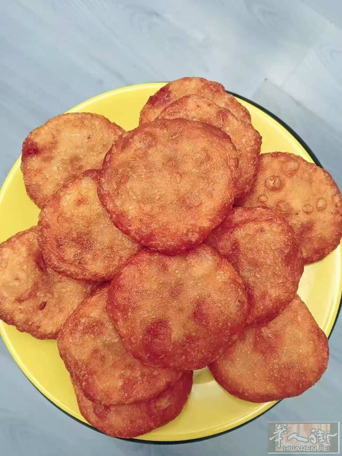 大麻花，油炸糕，豆面卷，粘豆包，年糕饼，肉皮冻，辣白菜，桔梗咸菜，萝卜咸菜，，，