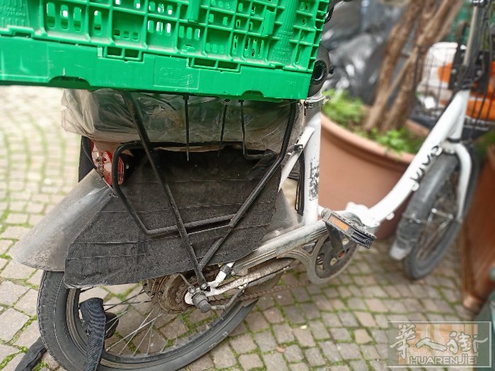 电瓶自行车🚲可以折叠的220出哦 电瓶30公里