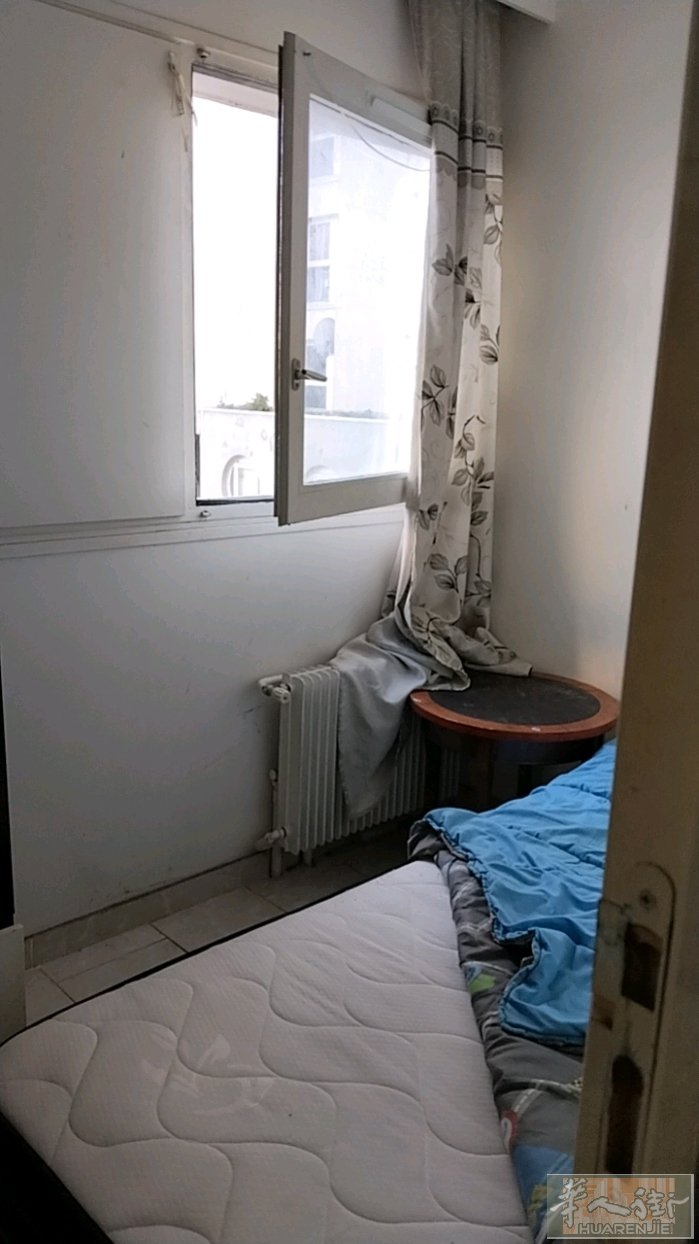 93区7号地铁 la courne uve  T1 saint-denis 方向