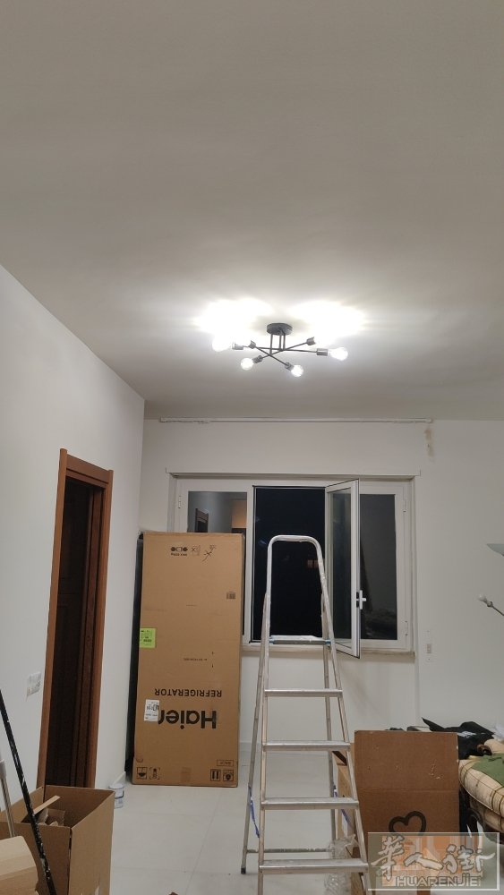 米兰需要一个泥水师傅，贴瓷砖，住家，可以做半月，或者长期，