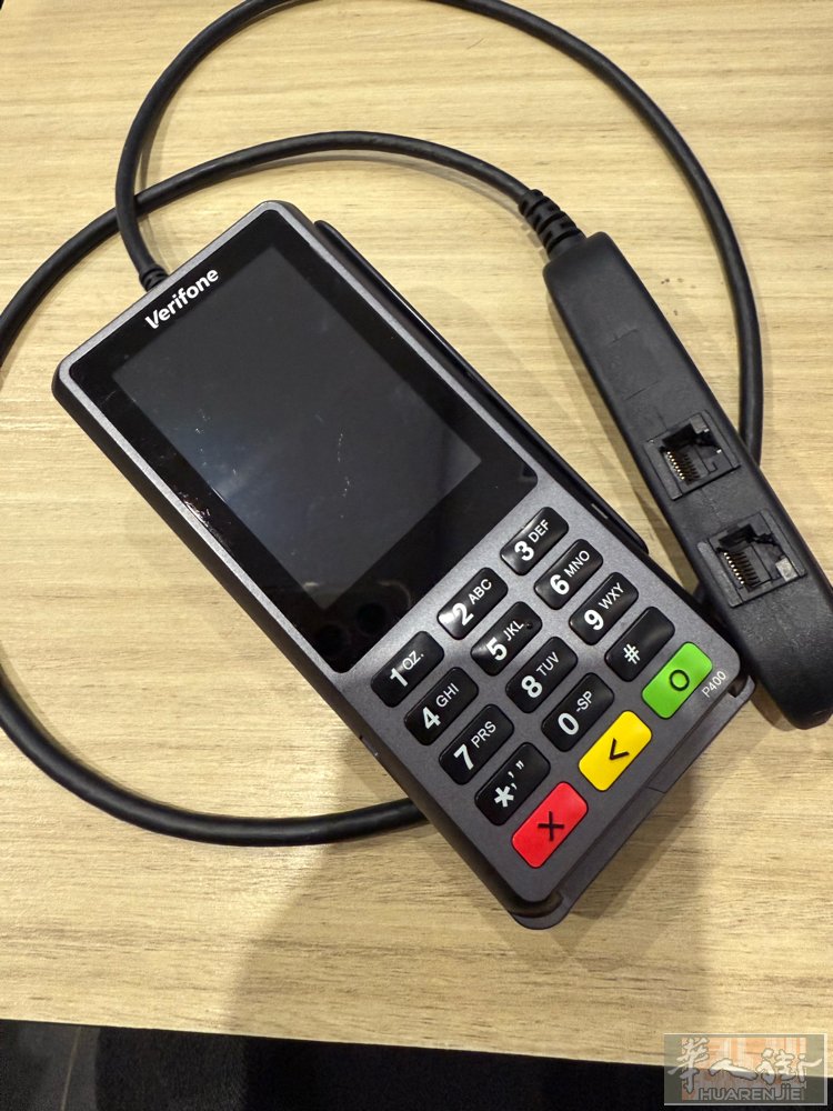 出两个刷卡机Verifone P400，小巴黎面交，短信联系