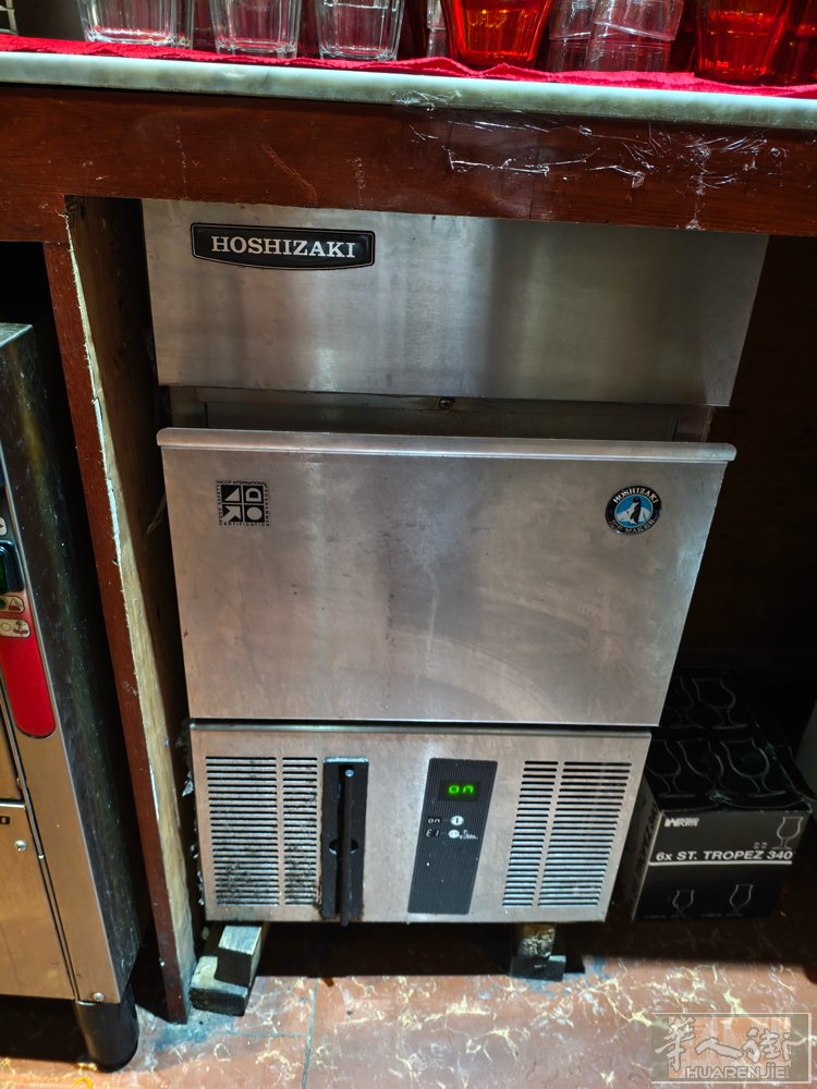 便宜出售 餐馆桌椅 制冰机 碎冰机 冰箱。