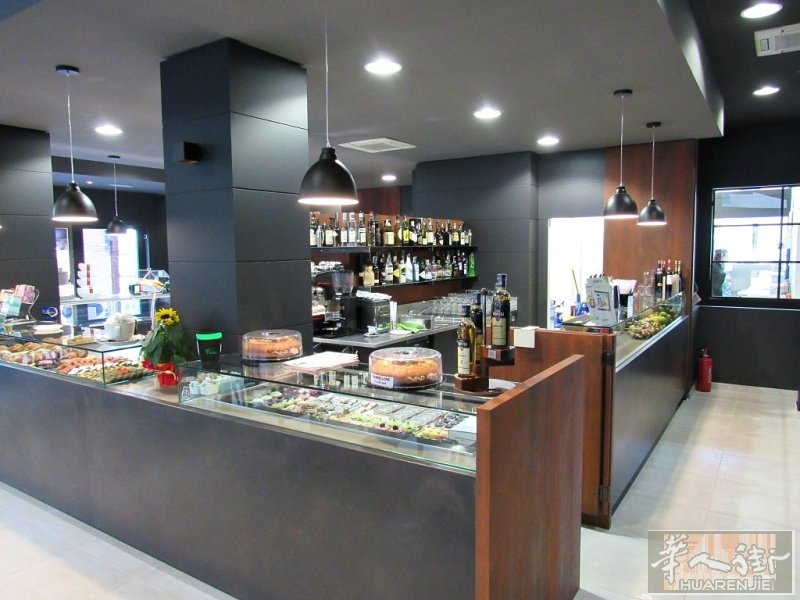 蒙扎 (Monza) 闹市区 500平米大型酒吧转让 —— 降价急转！Sushi/网红店黄金选址. REF AGP039