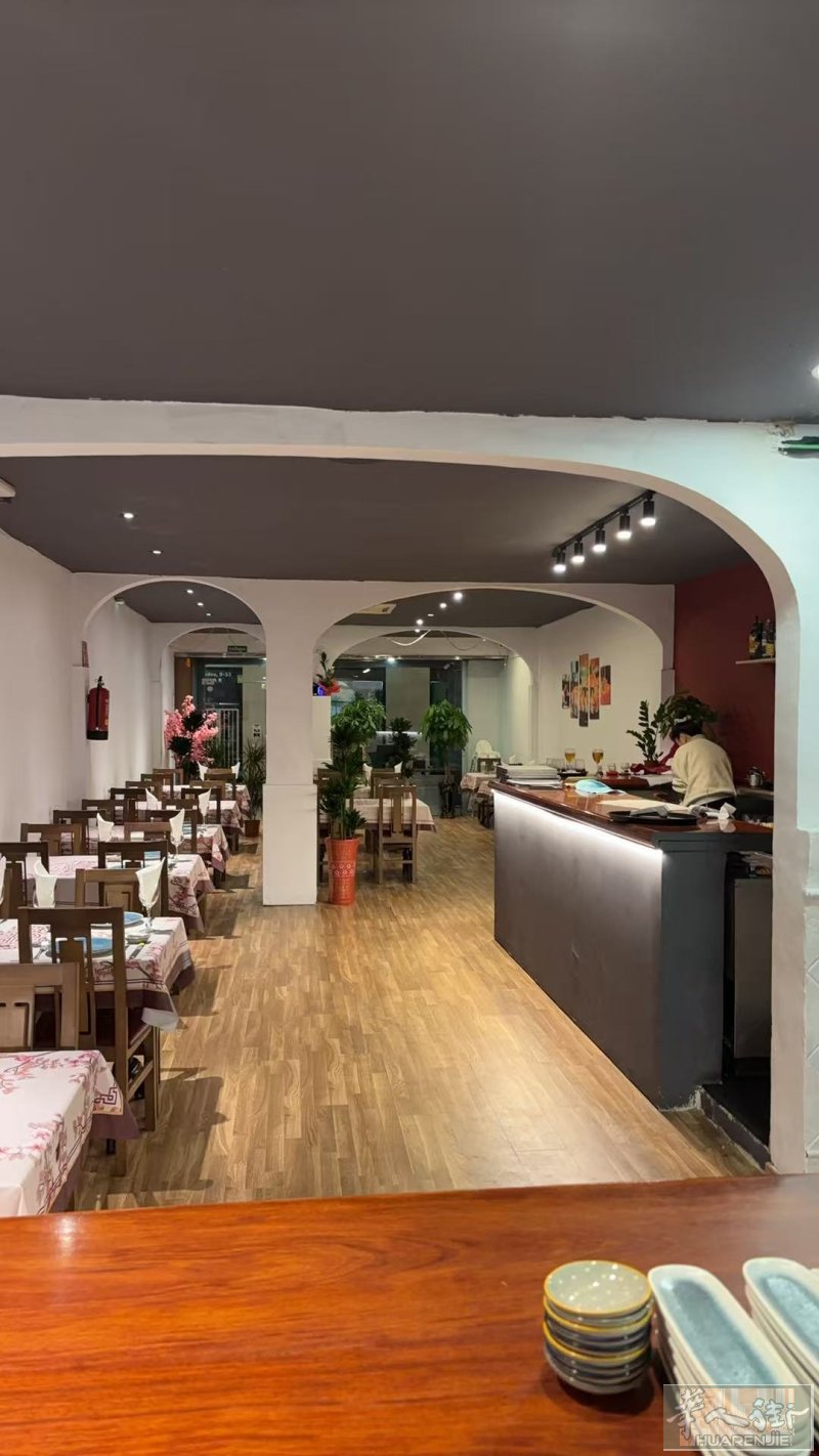 巴塞罗那郊区海边calella营业中多年老店  餐