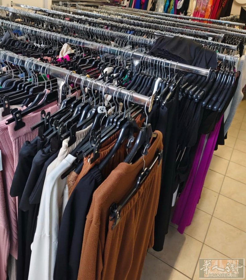 服装到货女装moda4季货都有，大概3000/4000件有兴趣电话联系38076
