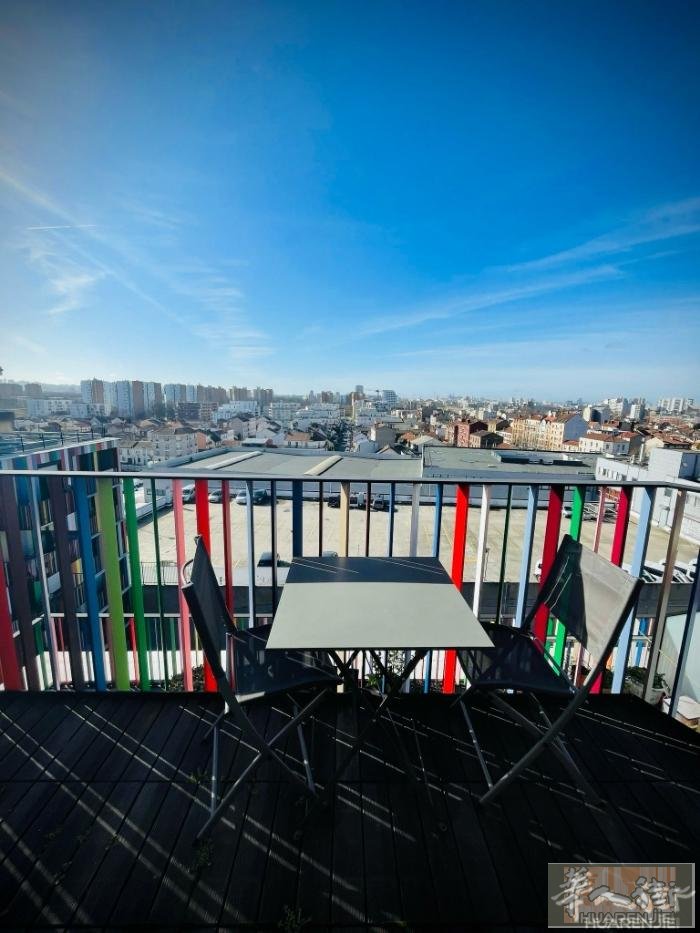 🏡 房东直售 – LA COURNEUVE 五彩楼两居室公寓，带阳台、停车位，视野开阔，低公摊费