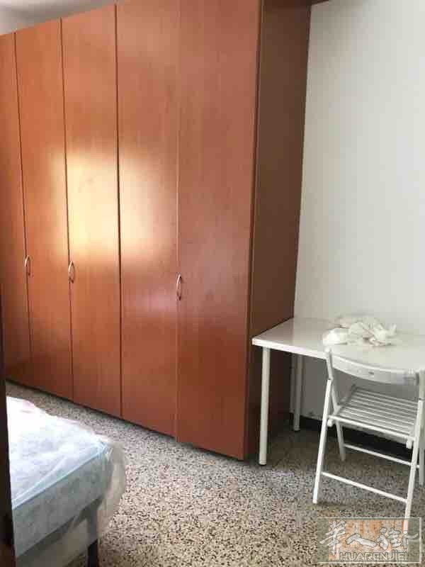 位于viaMACMAHON小esselunga公司附近有大房间交通方便电车12，