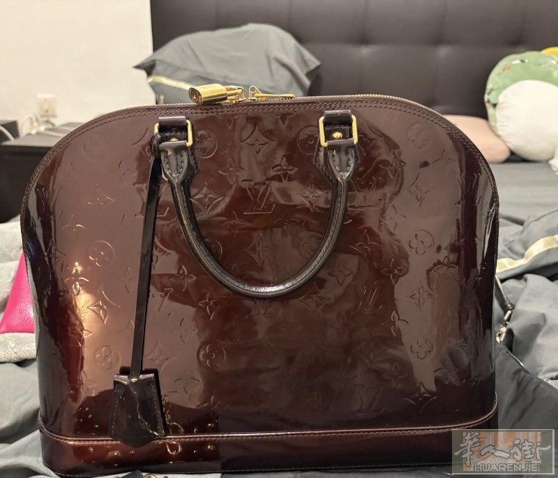 二手大牌包包出售，有喜欢的朋友可以私信Jie220