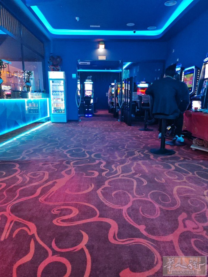 新开老虎机店，位置在iolo，via delle combaie 2P2 Pra