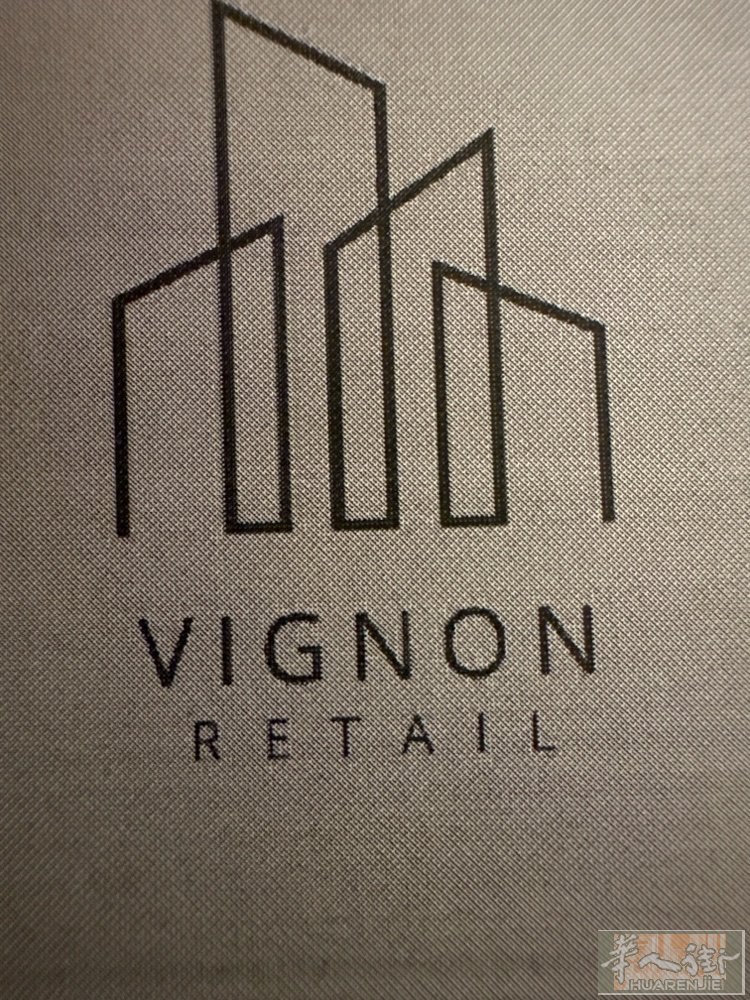 小巴黎多家空店出租，可以开外卖店和餐館． gare saint lazare 有
